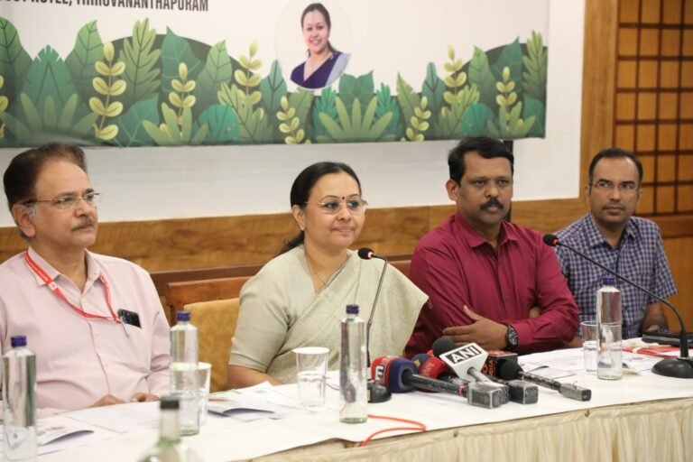 ജിടെക് മാരത്തൺ 2026 സംഘാടക സമിതി അംഗങ്ങളായ 2ബേസ് ടെക്നോളോജിസ് സ്ഥാപകൻ നിധിൻ ബേബി, കൽപൈൻ ഗ്രൂപ്പ് സിഇഒ ജിജോ ജി ജോൺ, കബോട്ട് ടെക്നോളോജി സൊല്യുഷൻസ് സിഇഒ വെങ്കടേഷ് ത്യാഗരാജൻ, ഫേസ് ഇന്ത്യ എംഡി ജീന വഹീദ് എന്നിവർ വാർത്താസമ്മേളനത്തിൽ പങ്കെടുക്കുന്നു.,