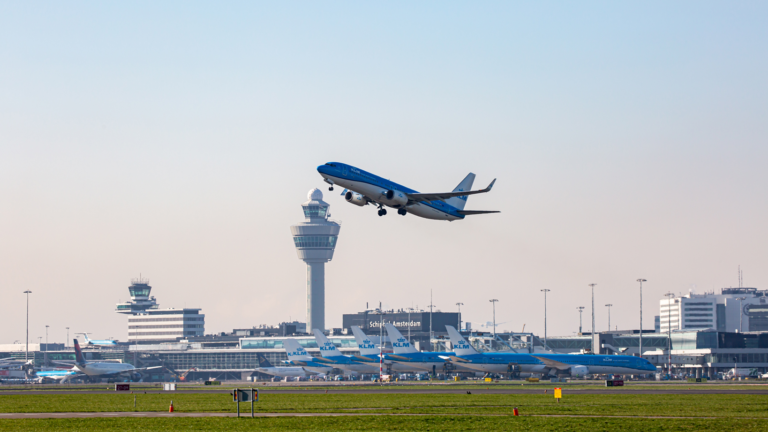 പശ്ചിമേഷ്യൻ സംഘർഷം വ്യോമയാന വ്യവസായത്തിന് 18,000 കോടി രൂപയുടെ അറ്റ ​​നഷ്ടം: റിപ്പോർട്ട്